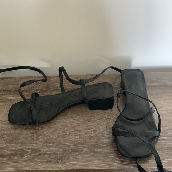 Urban outfitters little black heels - Picture 3 of 4